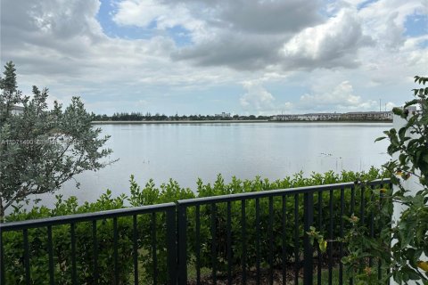 Villa ou maison à louer à Hialeah, Floride: 3 chambres, 143.07 m2 № 2042245 - photo 7