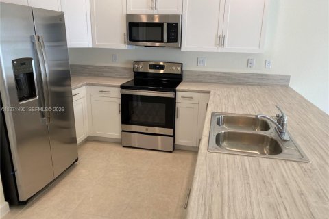 Villa ou maison à louer à Hialeah, Floride: 3 chambres, 143.07 m2 № 2042245 - photo 10