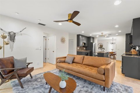 Casa en venta en Saint Petersburg, Florida, 3 dormitorios, 192.31 m2 № 1907494 - foto 9
