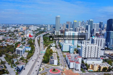 Propiedad comercial en venta en Miami, Florida № 2000888 - foto 4