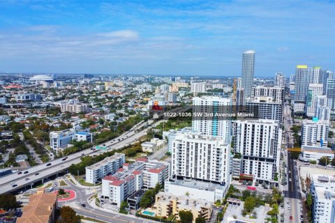 Propiedad comercial en venta en Miami, Florida № 2000888 - foto 13