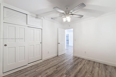 House in Hollywood, Florida 3 bedrooms, 100.43 sq.m. № 1790528 - photo 17