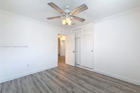 House in Hollywood, Florida 3 bedrooms, 100.43 sq.m. № 1790528 - photo 9