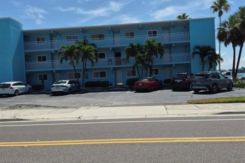 Apartment in Saint Pete Beach, Florida 2 bedrooms, 72.46 sq.m. № 2233986