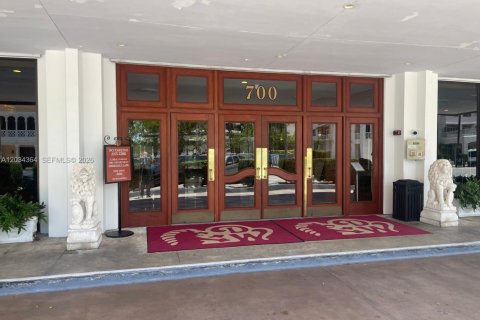 Commercial property in Coral Gables, Florida 39.02 sq.m. № 2088373 - photo 4