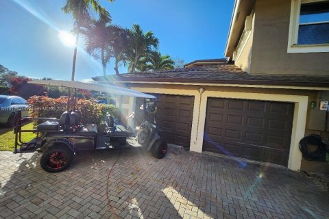 House in Parkland, Florida 5 bedrooms, 309.55 sq.m. № 1970259 - photo 10