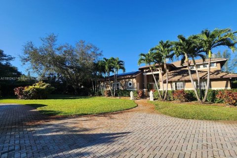 House in Parkland, Florida 5 bedrooms, 309.55 sq.m. № 1970259 - photo 3