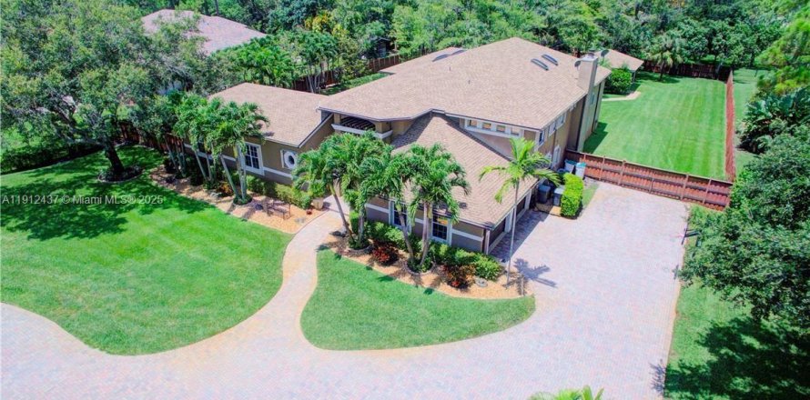 House in Parkland, Florida 5 bedrooms, 309.55 sq.m. № 1970259