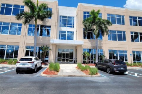 Immobilier commercial à Fort Myers, Floride № 2082321
