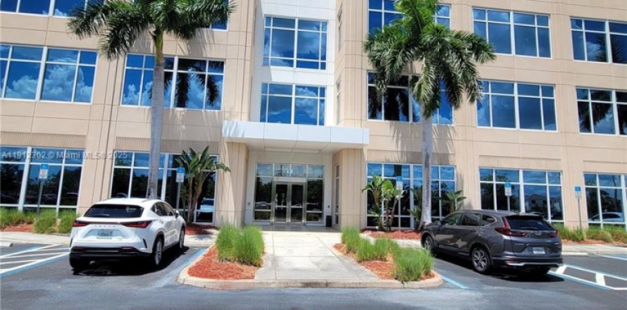 Immobilier commercial à Fort Myers, Floride № 2082321