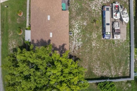 House in Gulfport, Florida 3 bedrooms, 138.24 sq.m. № 2124427 - photo 14
