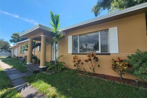 House in Gulfport, Florida 3 bedrooms, 138.24 sq.m. № 2124427 - photo 18