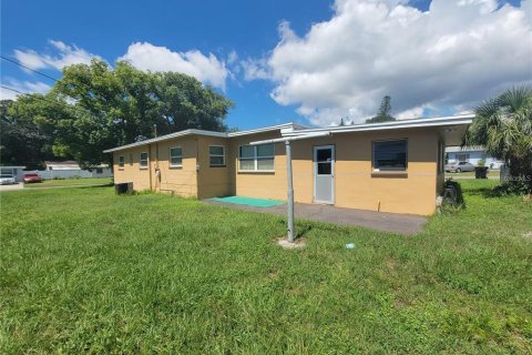 House in Gulfport, Florida 3 bedrooms, 138.24 sq.m. № 2124427 - photo 12