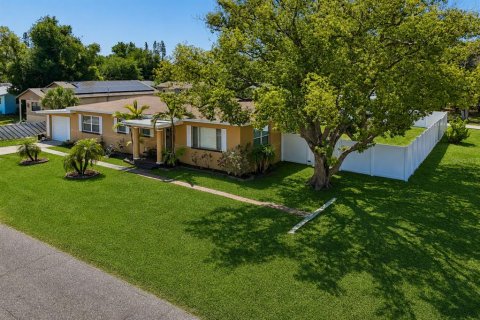Villa ou maison à Gulfport, Floride 3 chambres, 138.24 m2 № 2124427