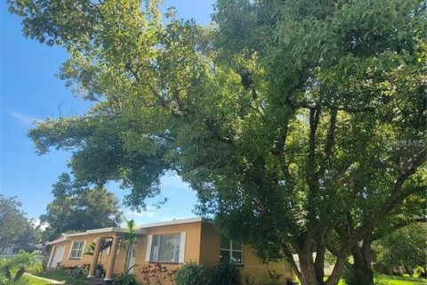 House in Gulfport, Florida 3 bedrooms, 138.24 sq.m. № 2124427 - photo 13