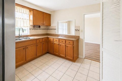 House in Gulfport, Florida 3 bedrooms, 138.24 sq.m. № 2124427 - photo 3