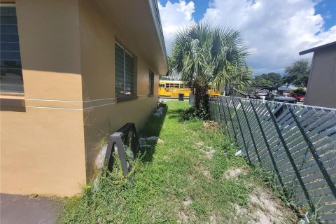 House in Gulfport, Florida 3 bedrooms, 138.24 sq.m. № 2124427 - photo 10