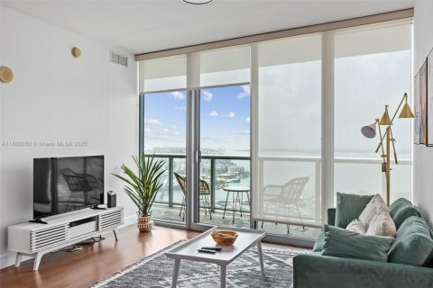 Condo in Miami, Florida, 1 bedroom  № 1942262 - photo 4