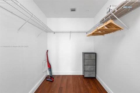 Condo in Miami, Florida, 1 bedroom  № 1942262 - photo 14