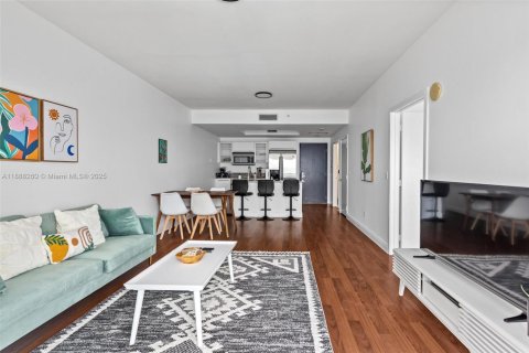 Condo in Miami, Florida, 1 bedroom  № 1942262 - photo 7