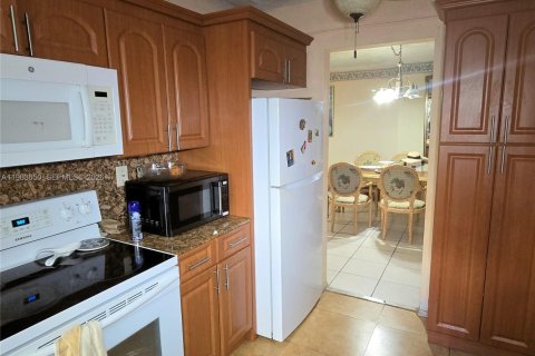 Купить кондоминиум в Майами, Флорида 2 спальни, 110.74м2, № 2025624 - фото 4