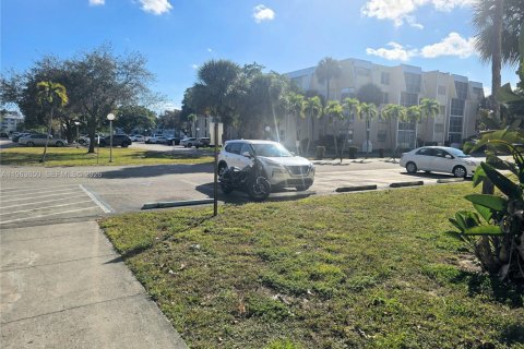 Купить кондоминиум в Майами, Флорида 2 спальни, 110.74м2, № 2025624 - фото 22