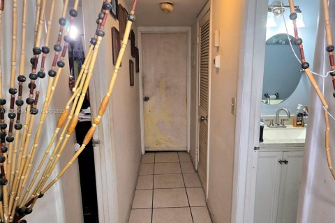 Купить кондоминиум в Майами, Флорида 2 спальни, 110.74м2, № 2025624 - фото 11