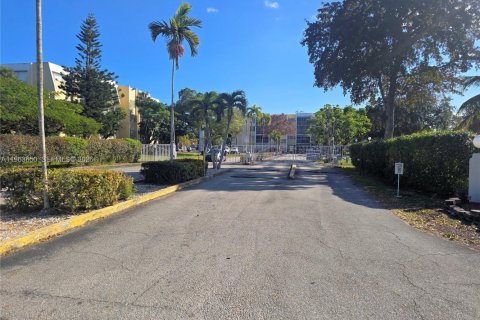 Купить кондоминиум в Майами, Флорида 2 спальни, 110.74м2, № 2025624 - фото 28