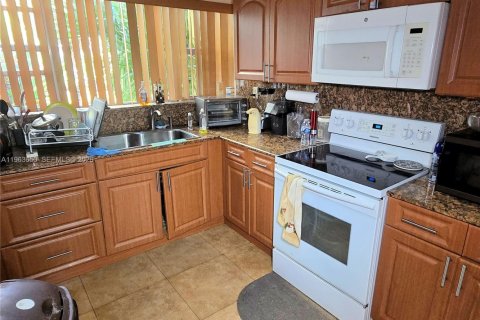 Купить кондоминиум в Майами, Флорида 2 спальни, 110.74м2, № 2025624 - фото 3