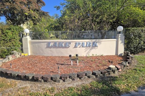 Кондоминиум с 2 спальнями в Майами, Флорида № 2025624