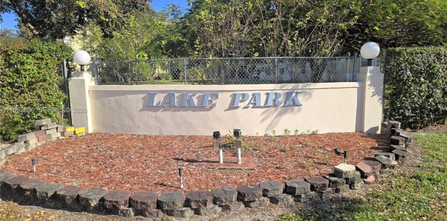 Кондоминиум с 2 спальнями в Майами, Флорида № 2025624