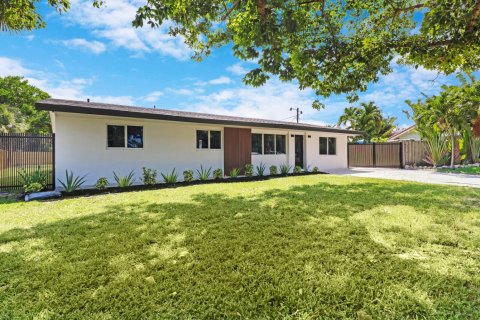 Villa ou maison à vendre à Deerfield Beach, Floride: 4 chambres, 211.17 m2 № 1182749 - photo 1