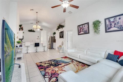 House in Davenport, Florida 5 bedrooms, 180.23 sq.m. № 1899924 - photo 4