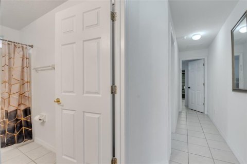 House in Davenport, Florida 5 bedrooms, 180.23 sq.m. № 1899924 - photo 21