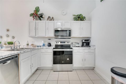 House in Davenport, Florida 5 bedrooms, 180.23 sq.m. № 1899924 - photo 30