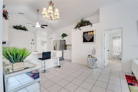 House in Davenport, Florida 5 bedrooms, 180.23 sq.m. № 1899924 - photo 7