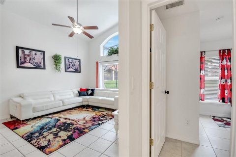 House in Davenport, Florida 5 bedrooms, 180.23 sq.m. № 1899924 - photo 25
