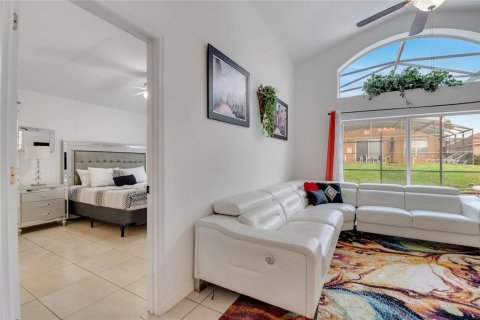 House in Davenport, Florida 5 bedrooms, 180.23 sq.m. № 1899924 - photo 6