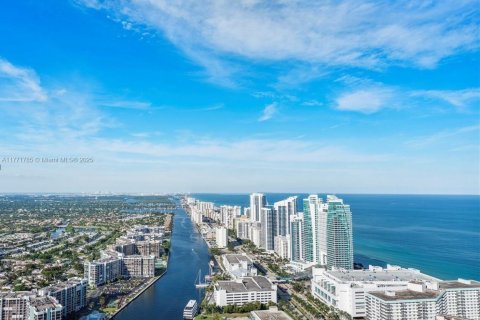 Condominio en Hollywood, Florida, 2 dormitorios  № 2077090
