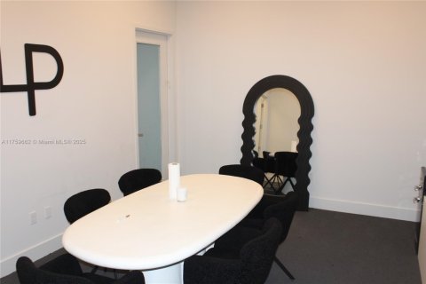 Propiedad comercial en venta en Aventura, Florida № 1963013 - foto 21