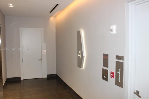 Propiedad comercial en venta en Aventura, Florida № 1963013 - foto 17