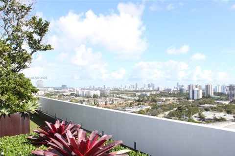 Propiedad comercial en venta en Aventura, Florida № 1963013 - foto 13