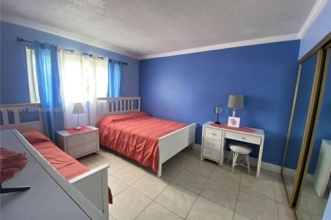 Condo in Hallandale Beach, Florida, 2 bedrooms  № 1990793 - photo 7
