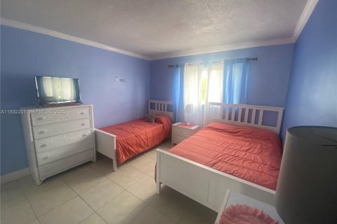 Condo in Hallandale Beach, Florida, 2 bedrooms  № 1990793 - photo 6