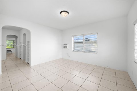 Villa ou maison à louer à Miami, Floride: 1 chambre, 65.03 m2 № 1999411 - photo 5