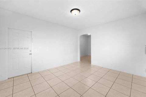 Villa ou maison à louer à Miami, Floride: 1 chambre, 65.03 m2 № 1999411 - photo 6