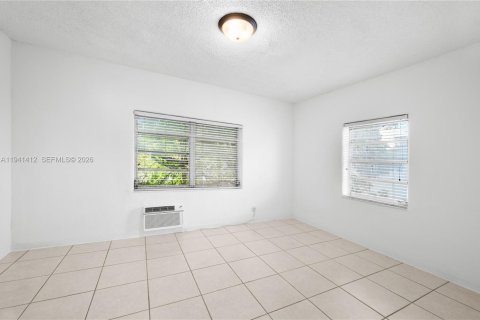 Villa ou maison à louer à Miami, Floride: 1 chambre, 65.03 m2 № 1999411 - photo 10