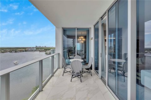 Condominio en venta en North Miami Beach, Florida, 3 dormitorios, 206.71 m2 № 1862840 - foto 19