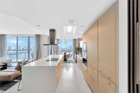 Condominio en venta en North Miami Beach, Florida, 3 dormitorios, 206.71 m2 № 1862840 - foto 6