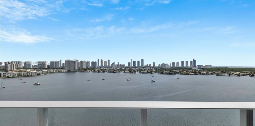 Condominio en North Miami Beach, Florida, 3 dormitorios  № 1862840